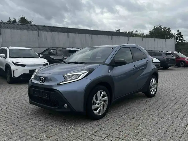 Toyota Aygo 17"ALU APPLE CARPLAY & ANDROID AUTO *KLIMAAUTOMATIK LED Scheinwerfer RÜCKFAHRKAMERA SITZHEIZUNG vorne