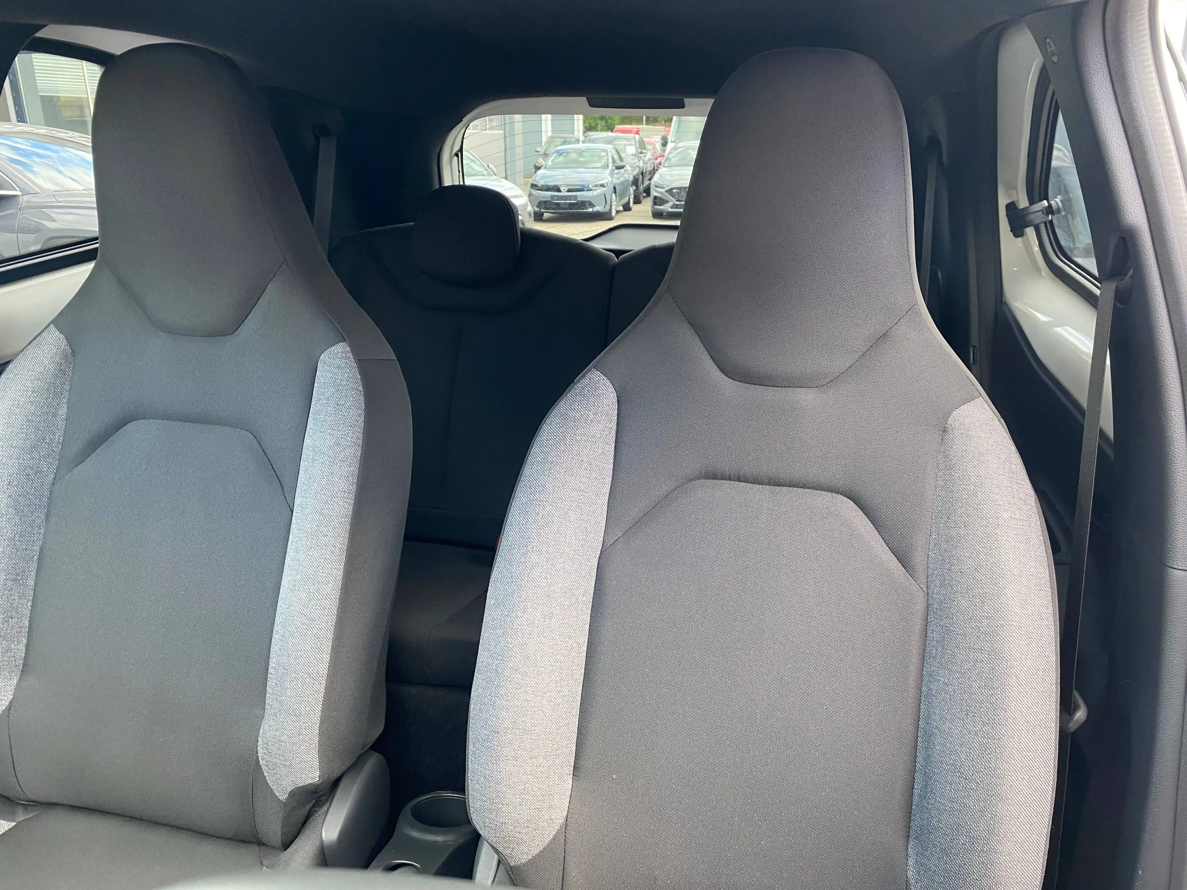 Toyota Aygo 17"ALU APPLE CARPLAY & ANDROID AUTO *KLIMAAUTOMATIK LED Scheinwerfer RÜCKFAHRKAMERA SITZHEIZUNG vorne — photo 12