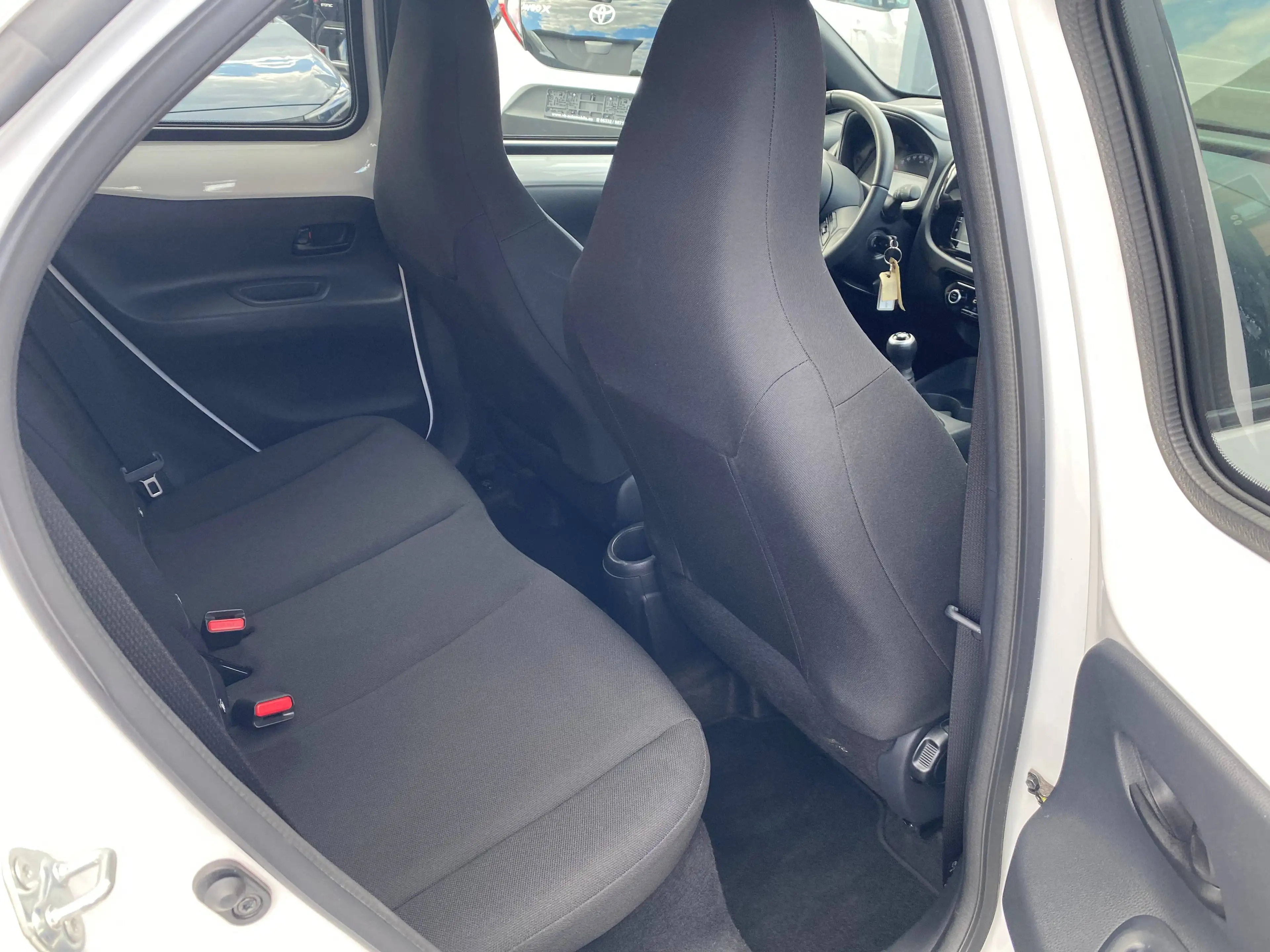 Toyota Aygo 17"ALU APPLE CARPLAY & ANDROID AUTO *KLIMAAUTOMATIK LED Scheinwerfer RÜCKFAHRKAMERA SITZHEIZUNG vorne — photo 7