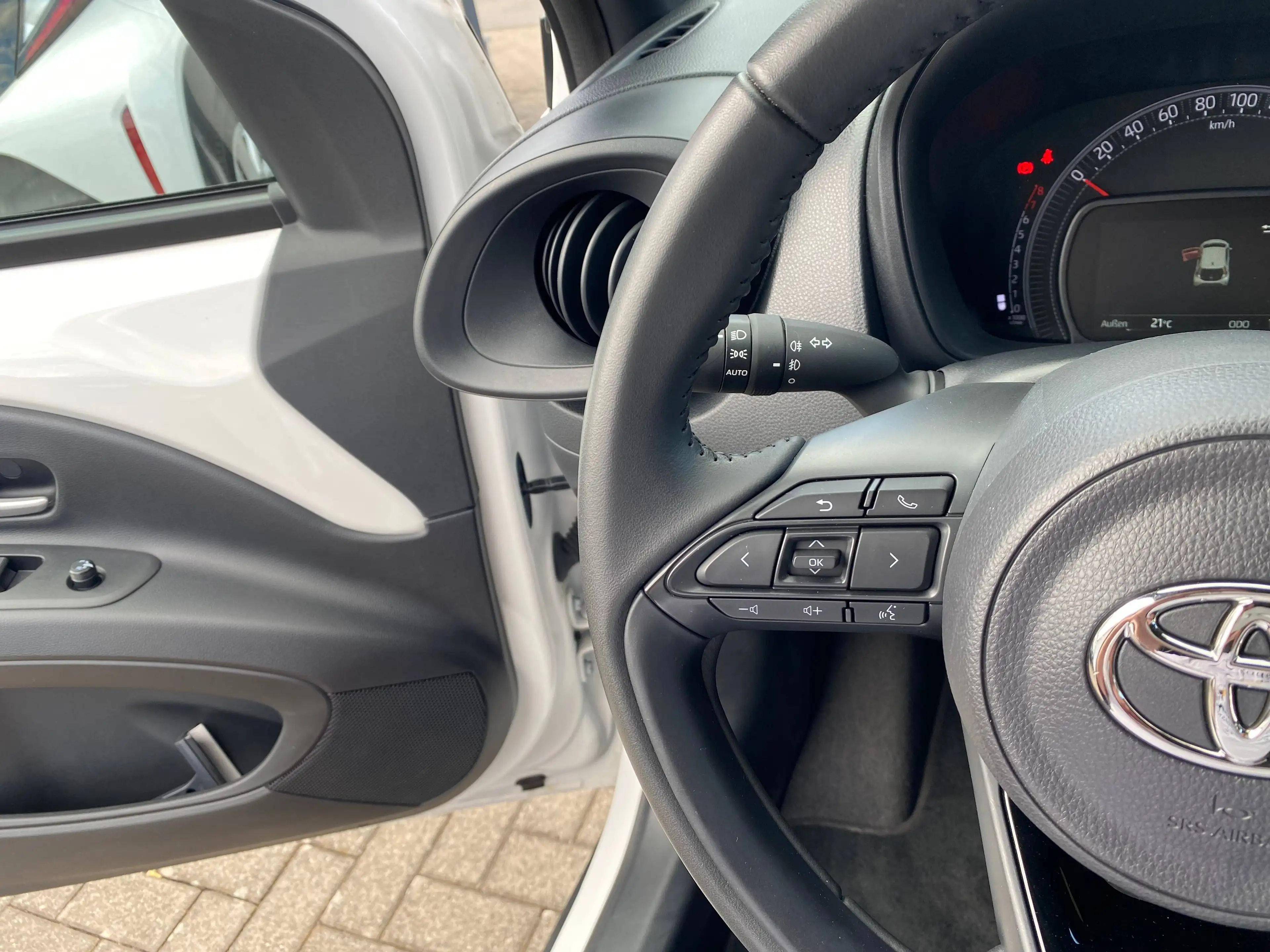 Toyota Aygo 17"ALU APPLE CARPLAY & ANDROID AUTO *KLIMAAUTOMATIK LED Scheinwerfer RÜCKFAHRKAMERA SITZHEIZUNG vorne — photo 15