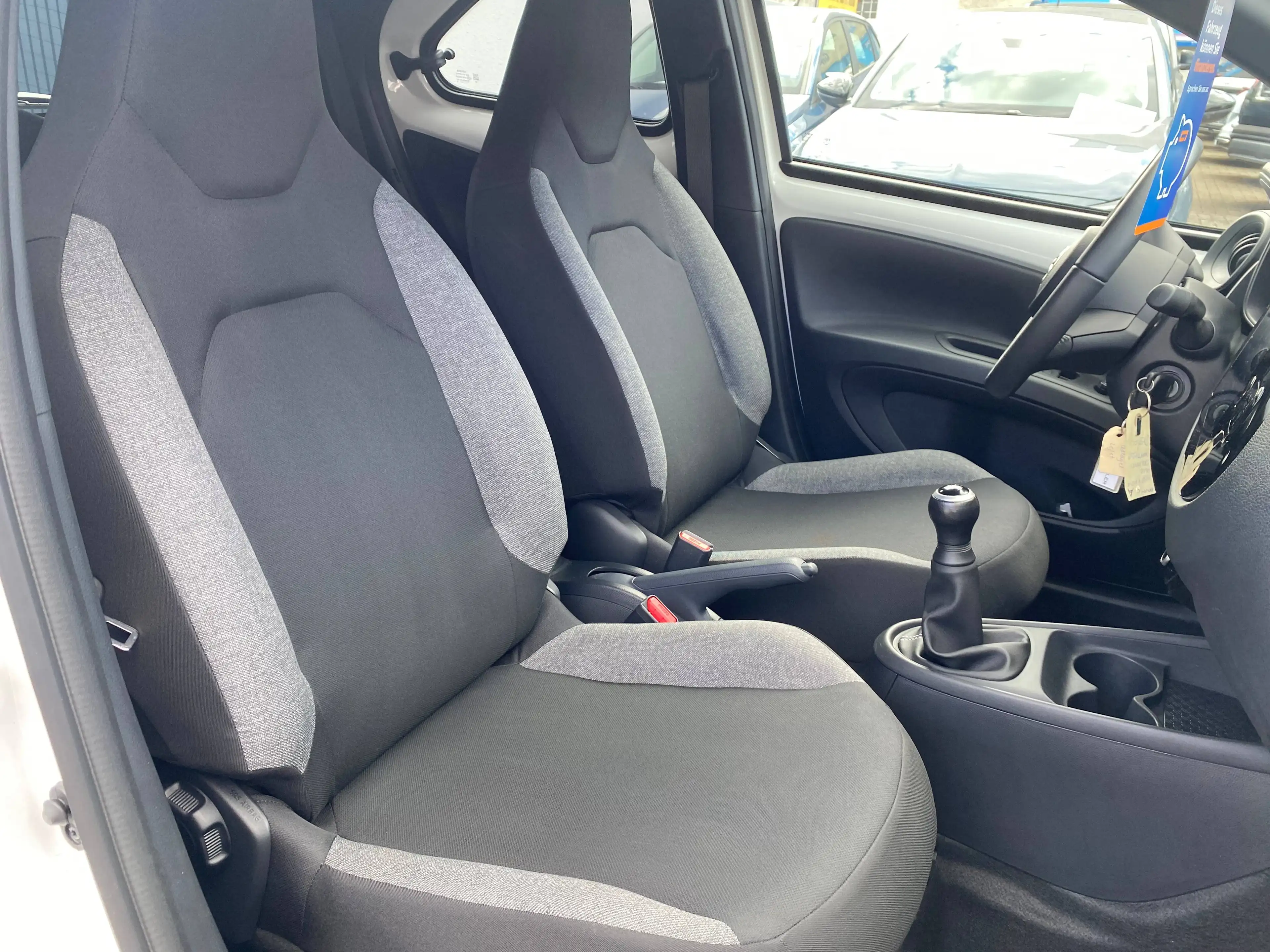 Toyota Aygo 17"ALU APPLE CARPLAY & ANDROID AUTO *KLIMAAUTOMATIK LED Scheinwerfer RÜCKFAHRKAMERA SITZHEIZUNG vorne — photo 6