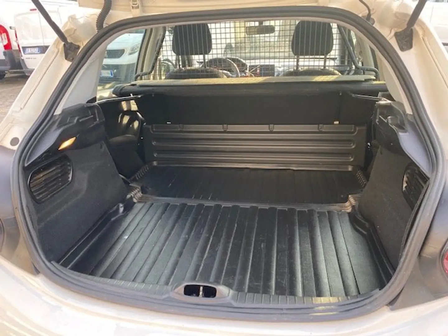 Peugeot 208 VAN 1.5 BLUE HDI 102 CV 2 P Weiß - 2