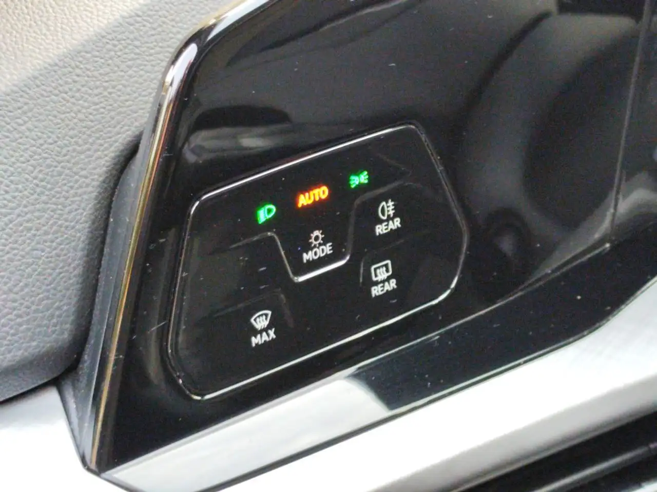 Volkswagen Golf Standard Model — photo 50