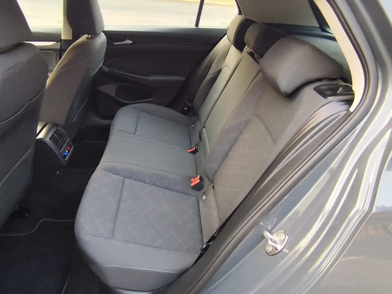 Volkswagen Golf Standard Model — photo 41