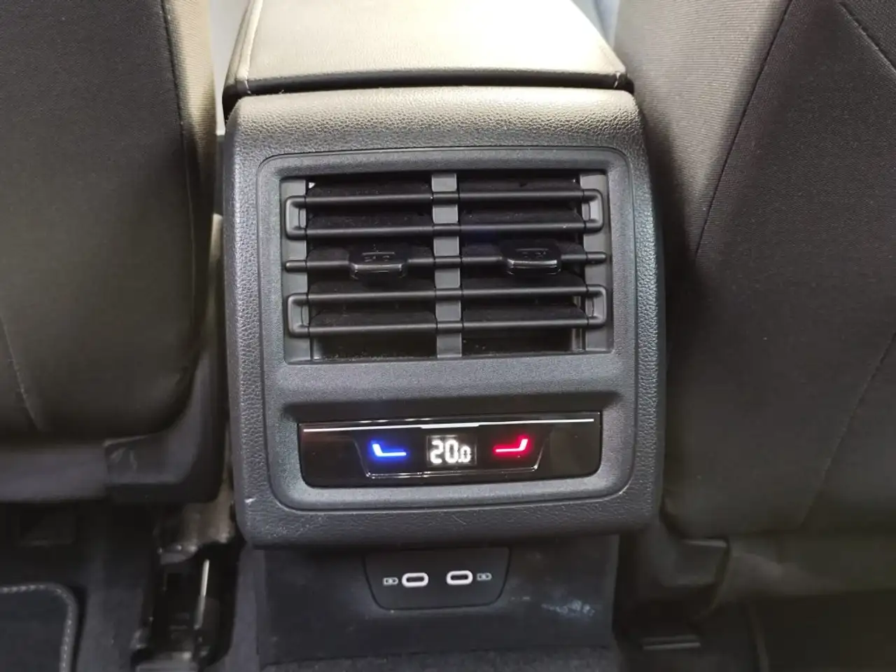 Volkswagen Golf Standard Model — photo 45