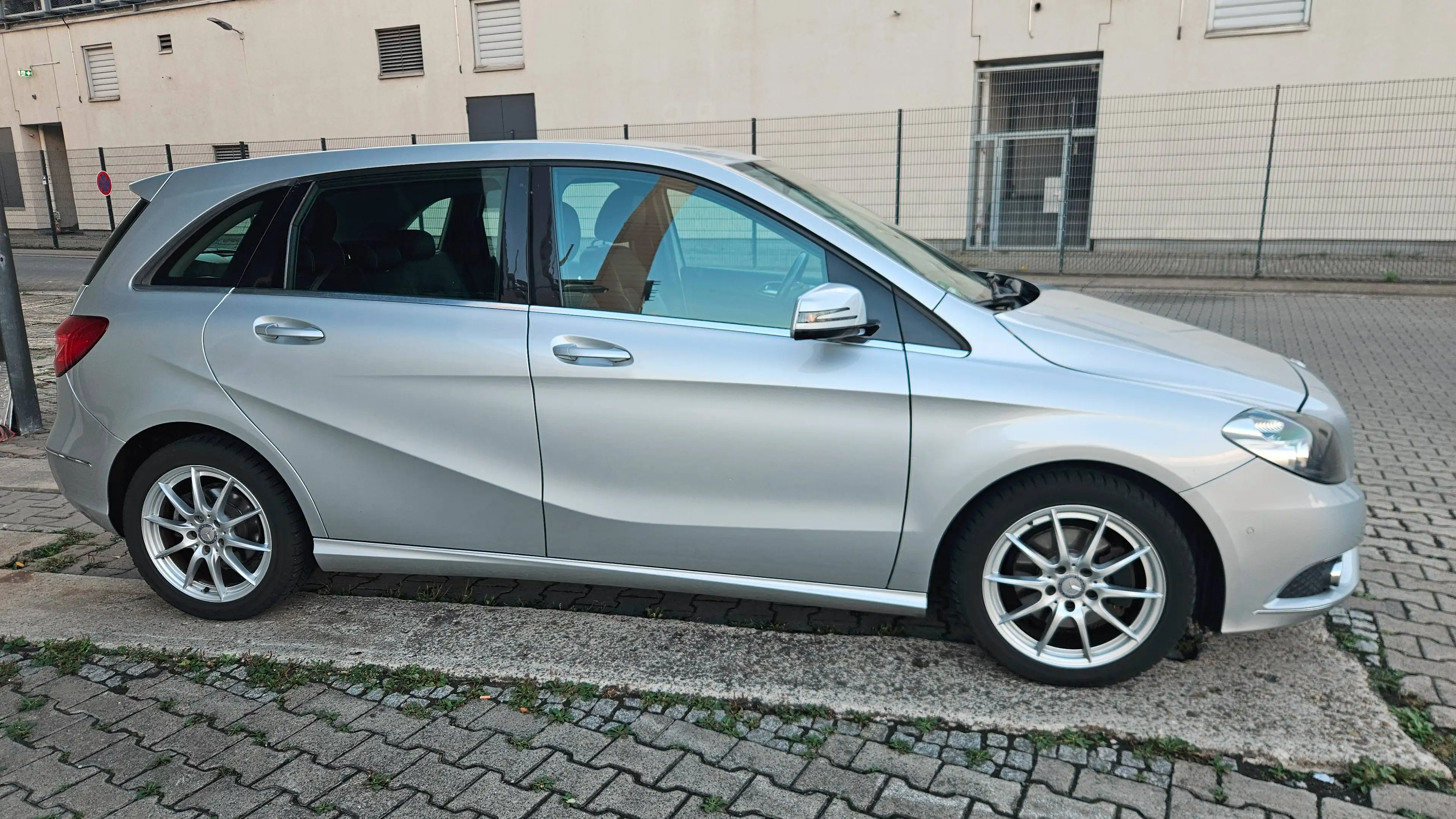 Mercedes-Benz B 200 Automatik 7-Gang DCT — photo 4