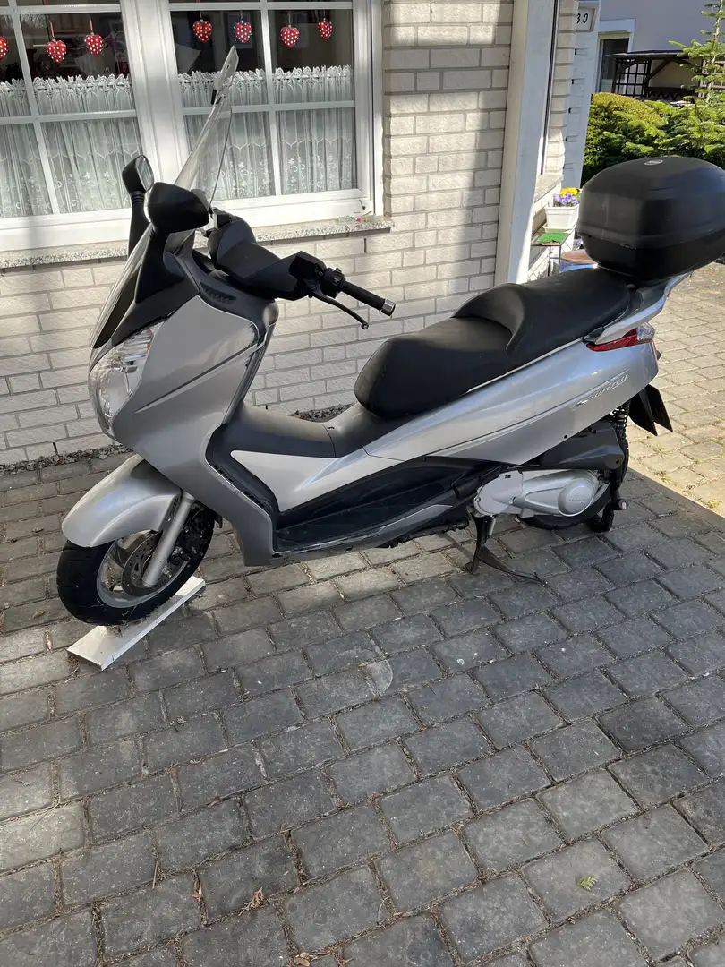 Honda FES 125 AAH Silber - 1