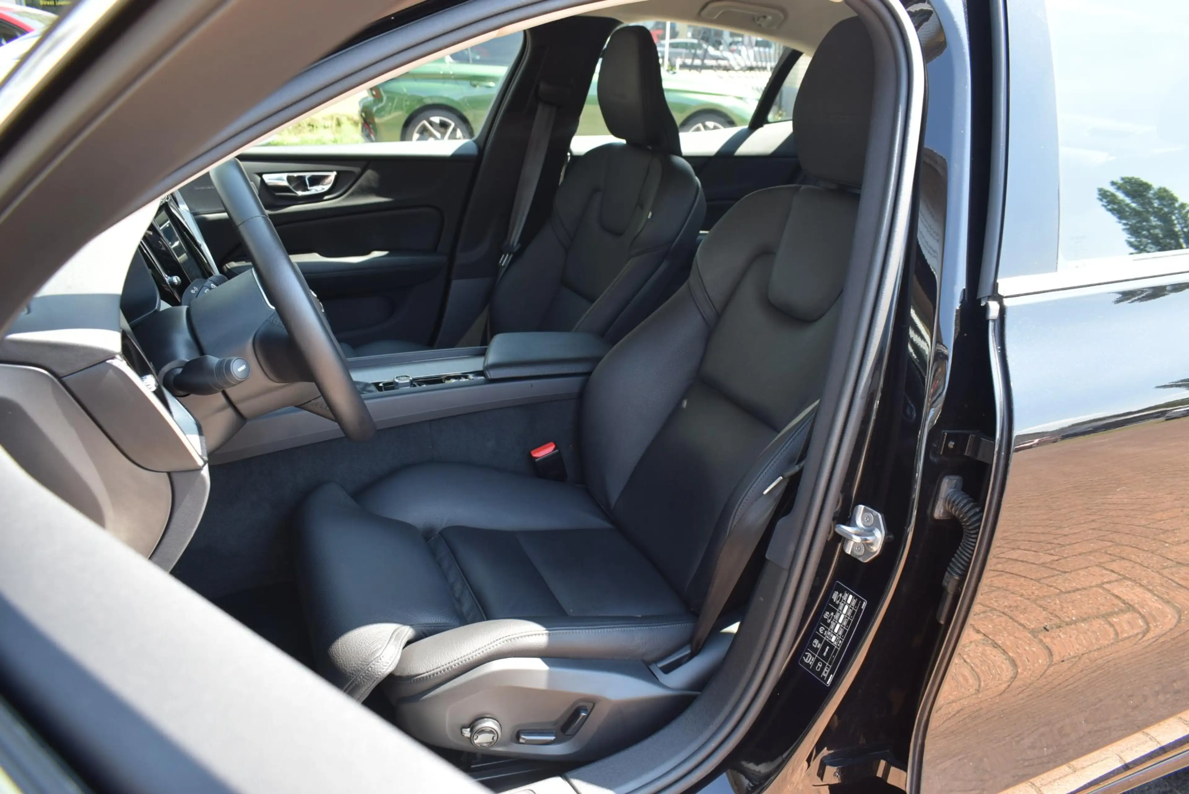 Volvo S60 2.0 T4 R-Design Navi camera Leder Km 32.500!! — photo 6