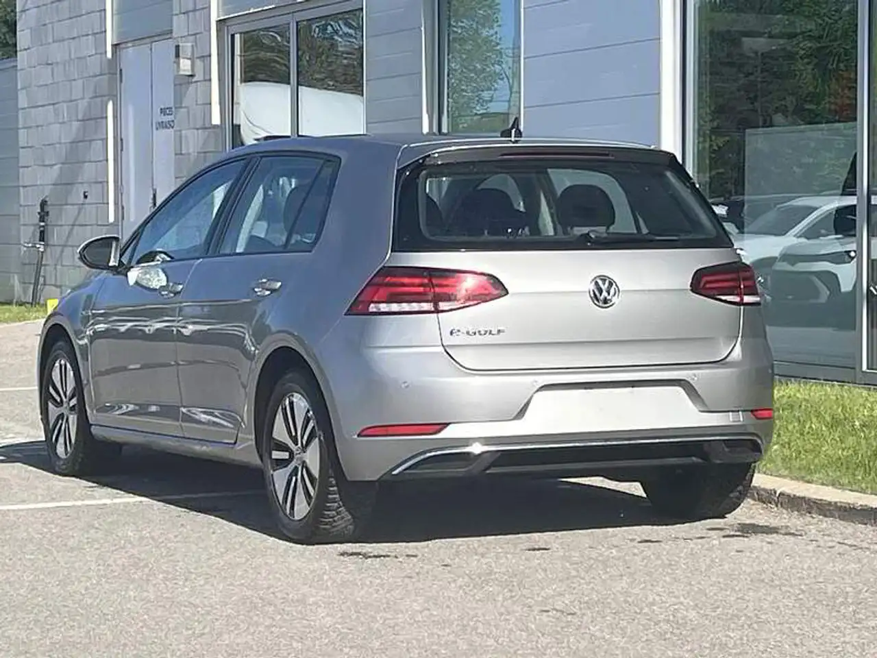 Volkswagen e-Golf снимка Volkswagen e-Golf