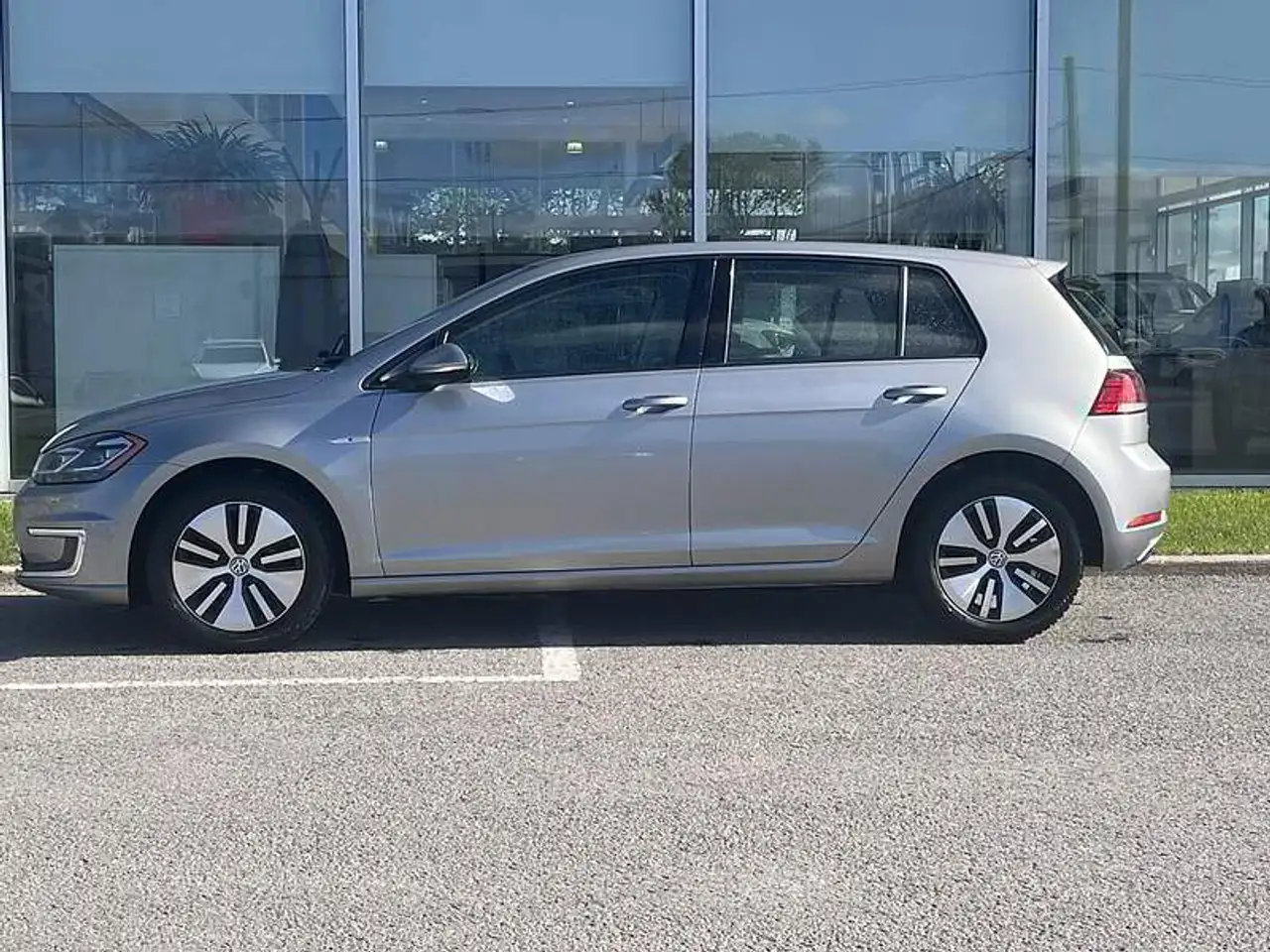 Volkswagen e-Golf снимка Volkswagen e-Golf