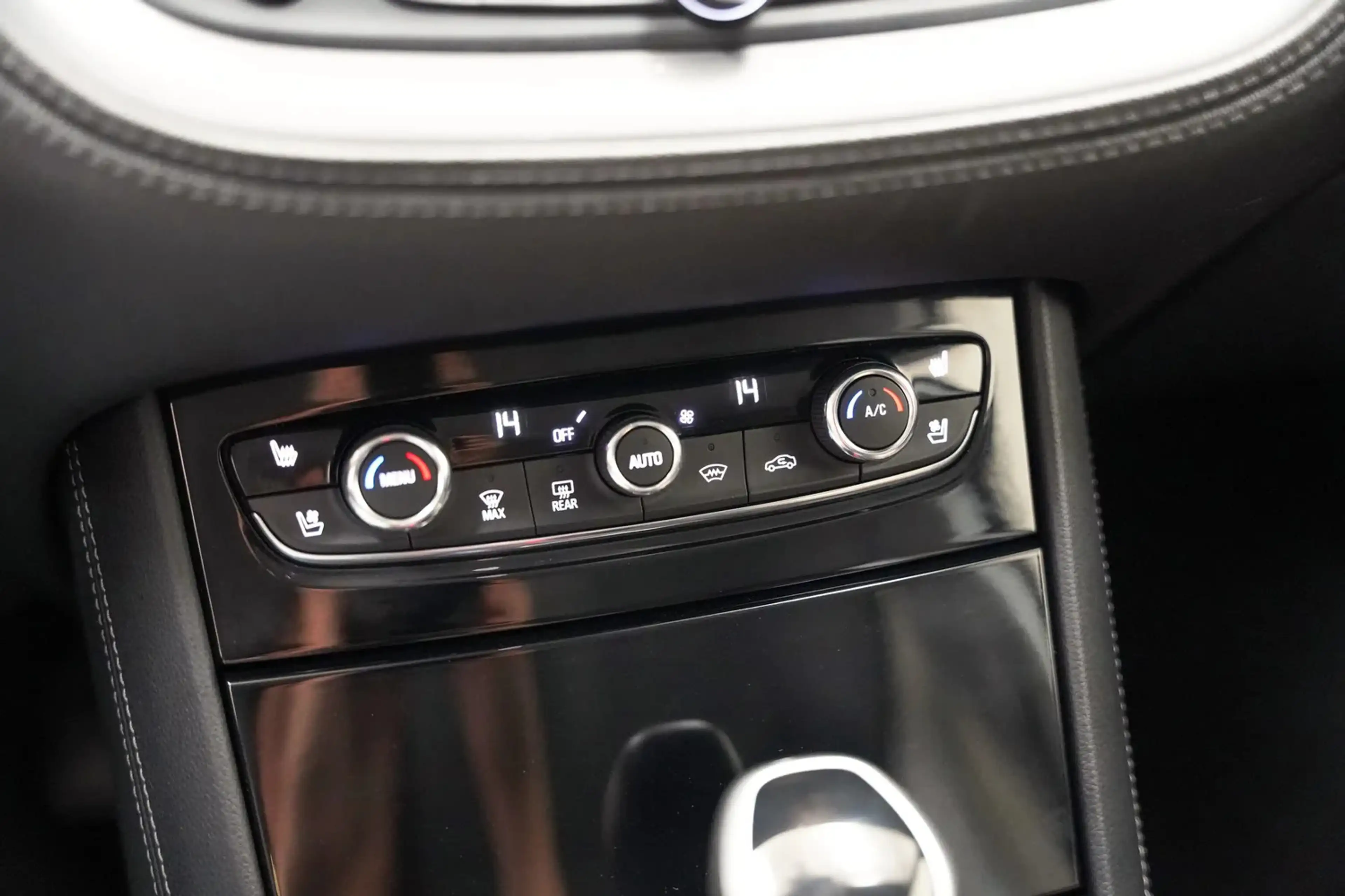 Opel Grandland X 1.2 T Business Executive Aut. [ Full led Leder Tre — photo 15