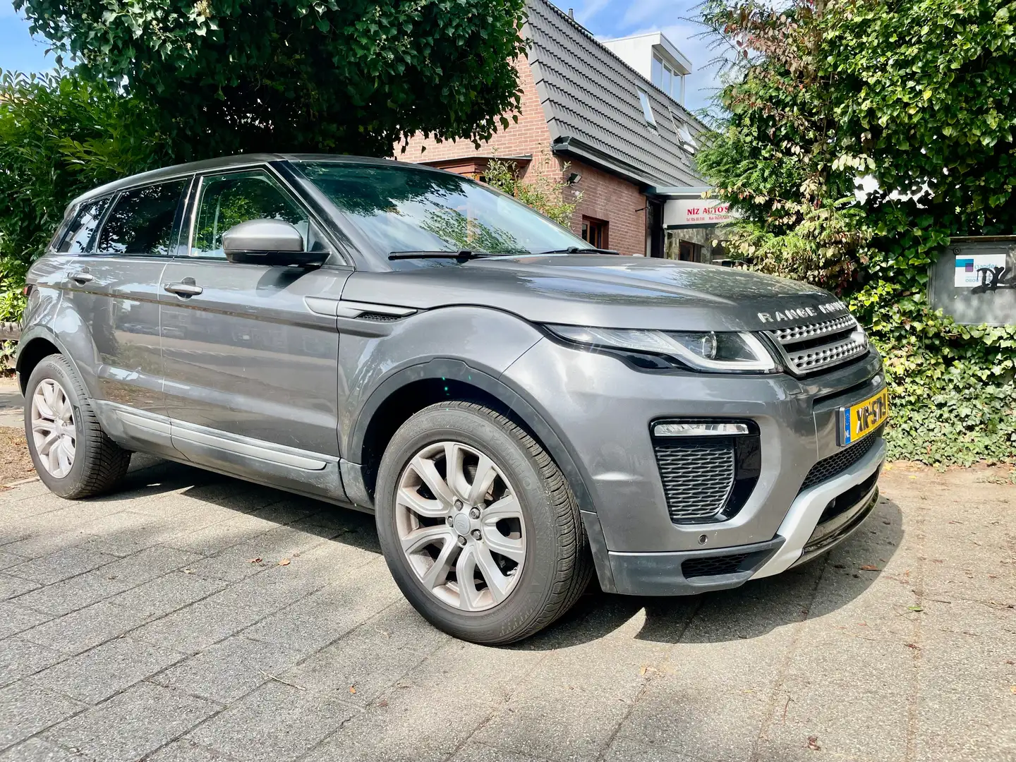 Land Rover Range Rover Evoque 2.0 TD4 SE Dynamic Grijs - 1