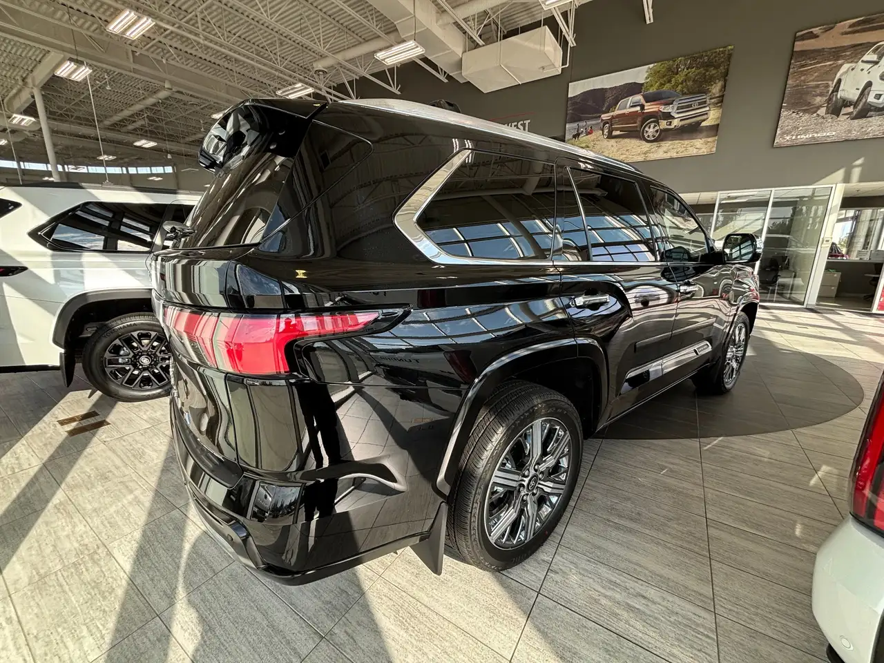 Toyota Sequoia снимка Toyota Sequoia