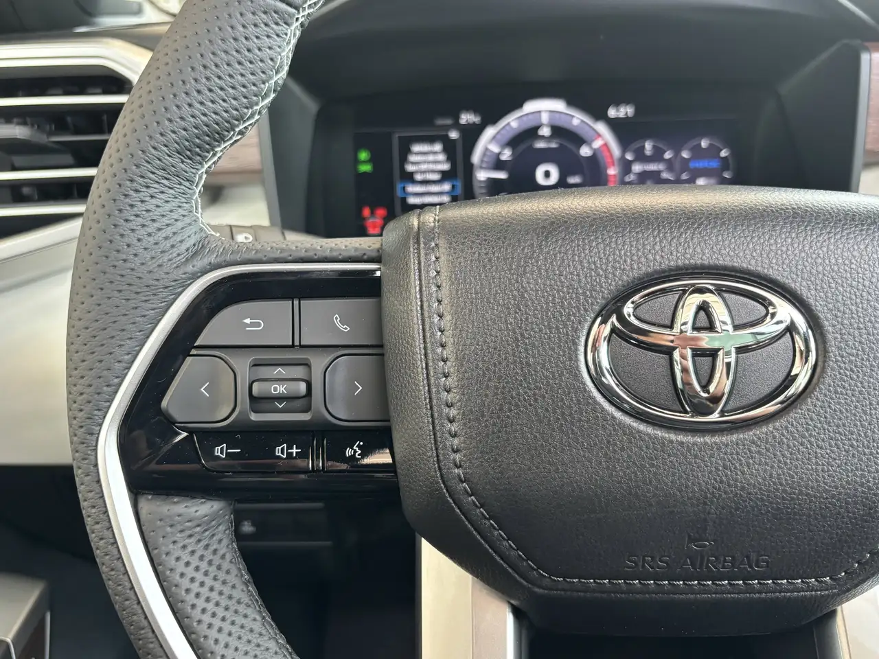 Toyota Sequoia снимка Toyota Sequoia