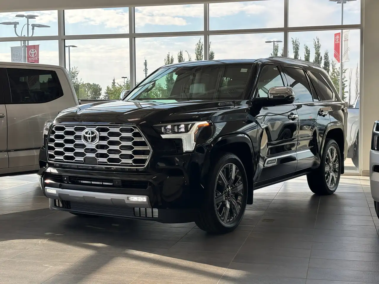 Toyota Sequoia снимка Toyota Sequoia