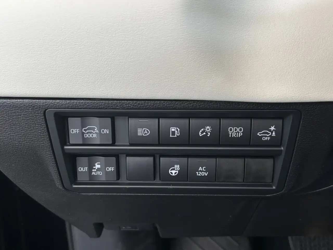 Toyota Sequoia снимка Toyota Sequoia