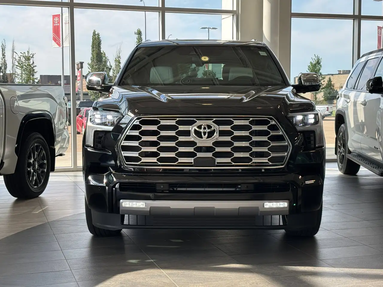 Toyota Sequoia снимка Toyota Sequoia