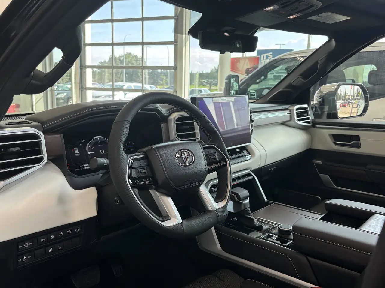 Toyota Sequoia снимка Toyota Sequoia