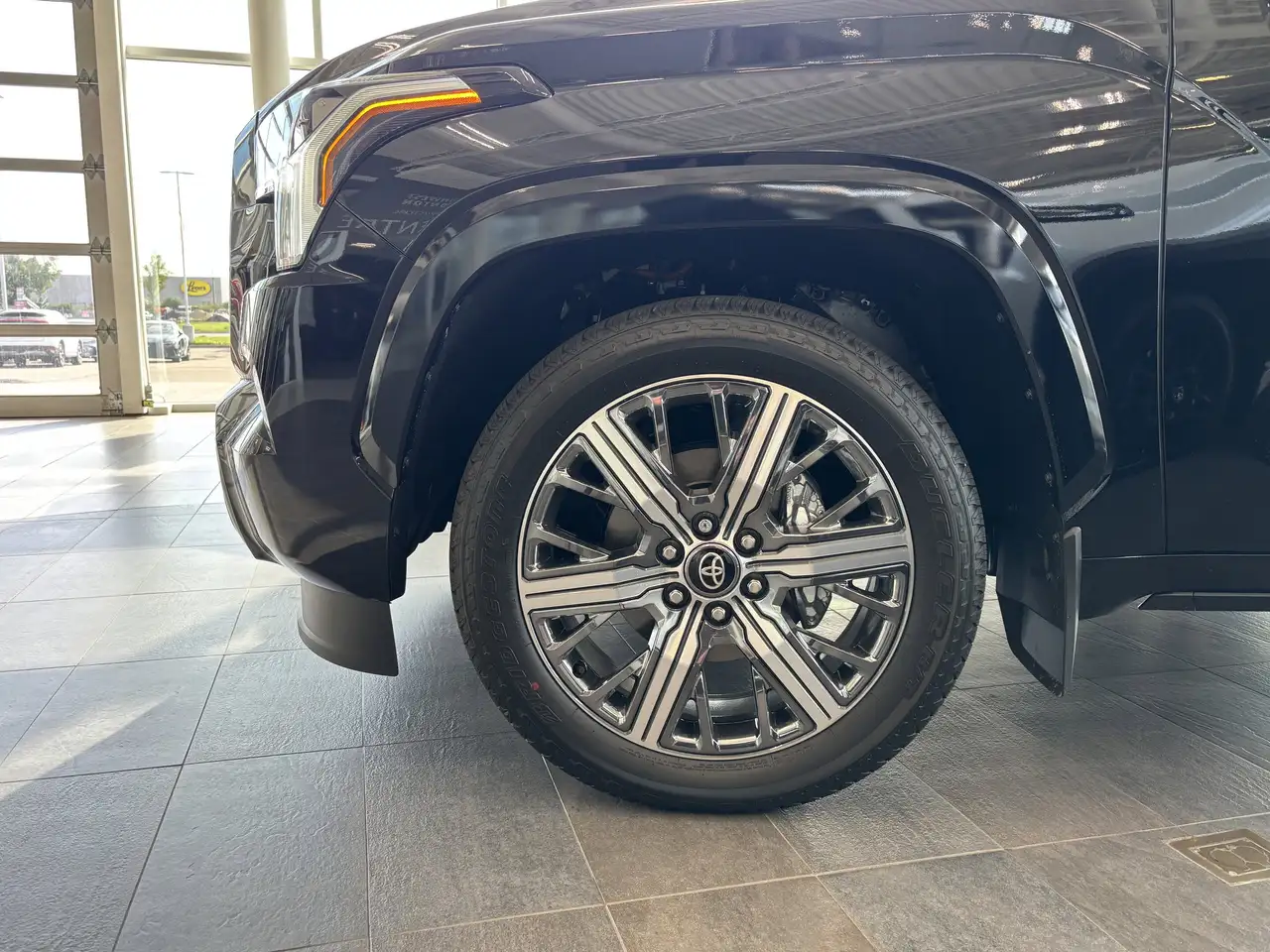 Toyota Sequoia снимка Toyota Sequoia