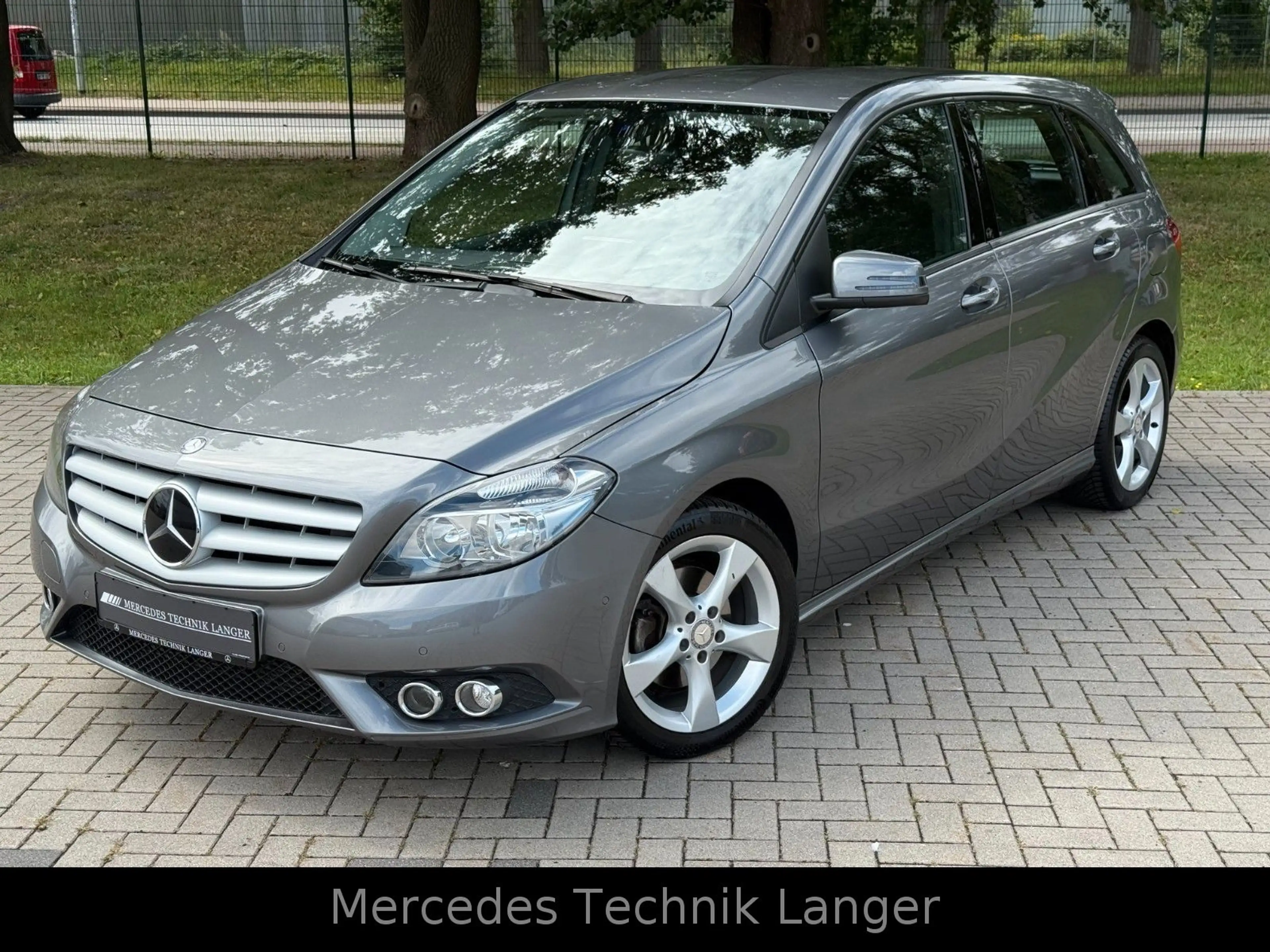 Mercedes-Benz B 200 /Automatik/SERVICE NEU/TÜV NEU