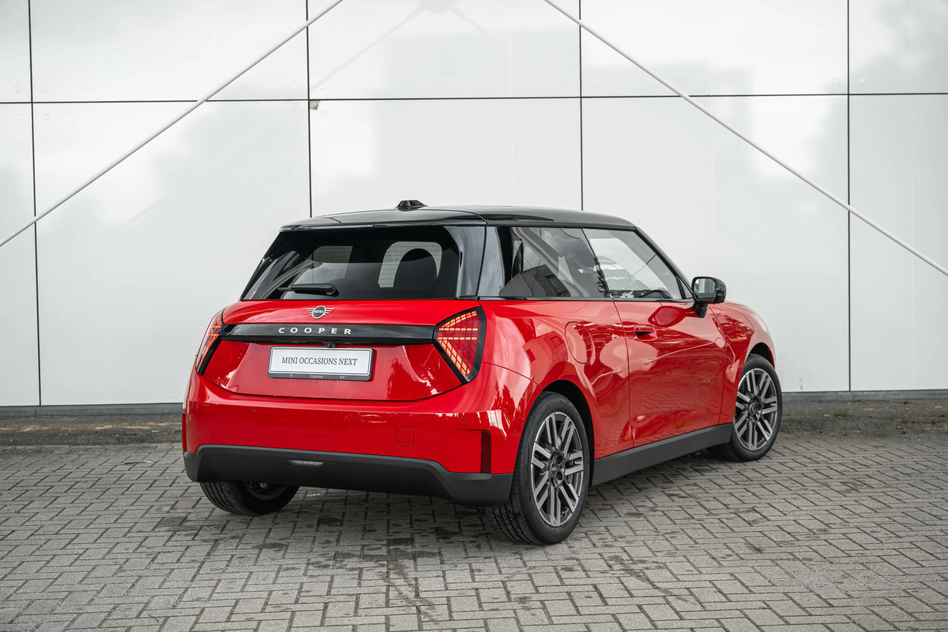 MINI Cooper E Hatchback / Classic / Pakket L / 17 inch Parallel — photo 2
