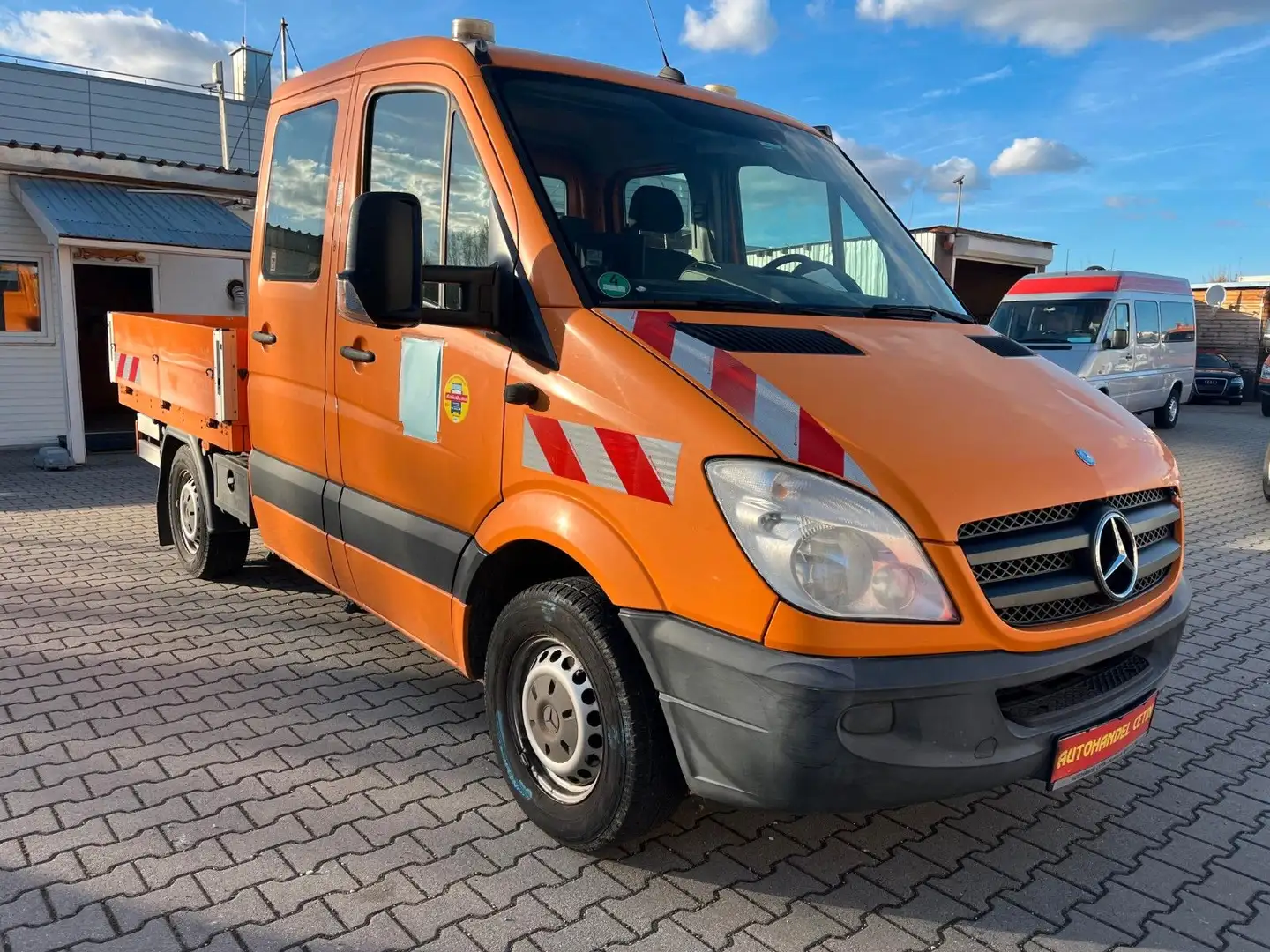 Mercedes-Benz Sprinter II Pritsche/DoKa /311 CD Orange - 1