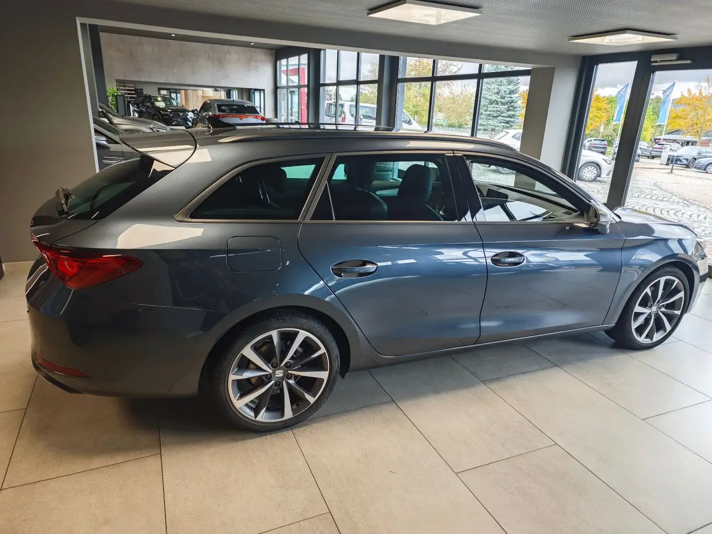SEAT Leon Sportstourer 1.5TSI FR FullLink|Beats|LED Grau - 2