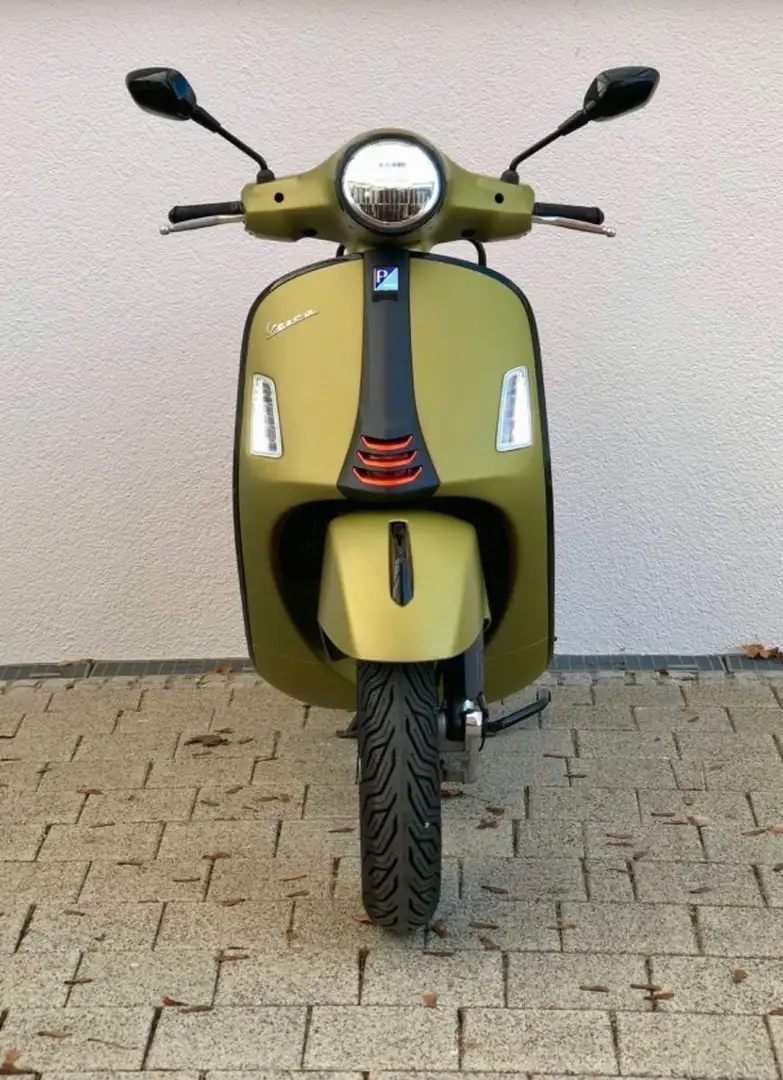 Vespa GTS 300 Verde - 2
