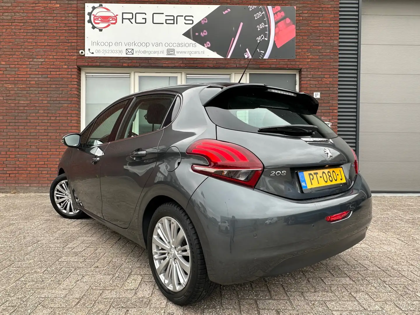 Peugeot 208 1.2 PureTech Blue Lease Executive / Navi / PDC / C Grijs - 2