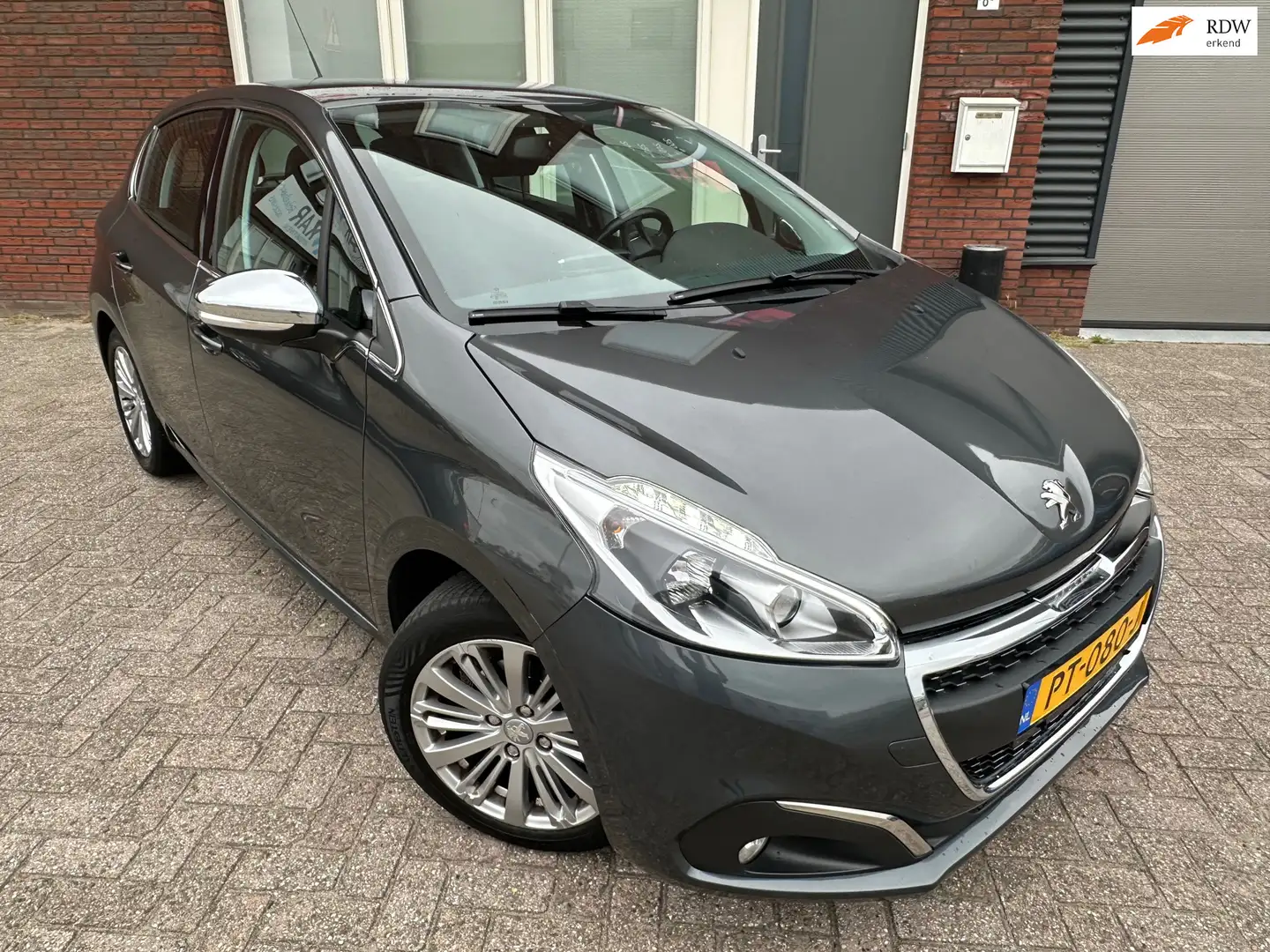Peugeot 208 1.2 PureTech Blue Lease Executive / Navi / PDC / C Grijs - 1