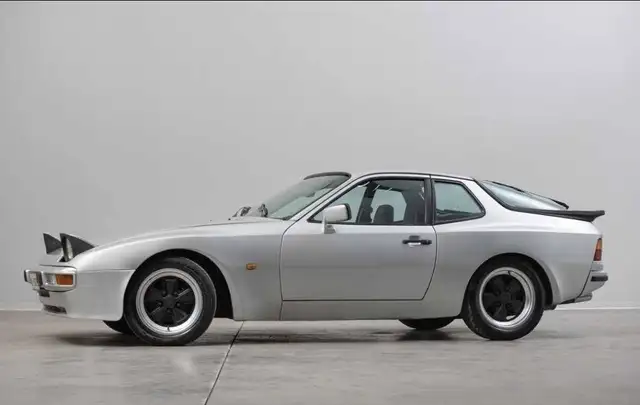 Porsche 944