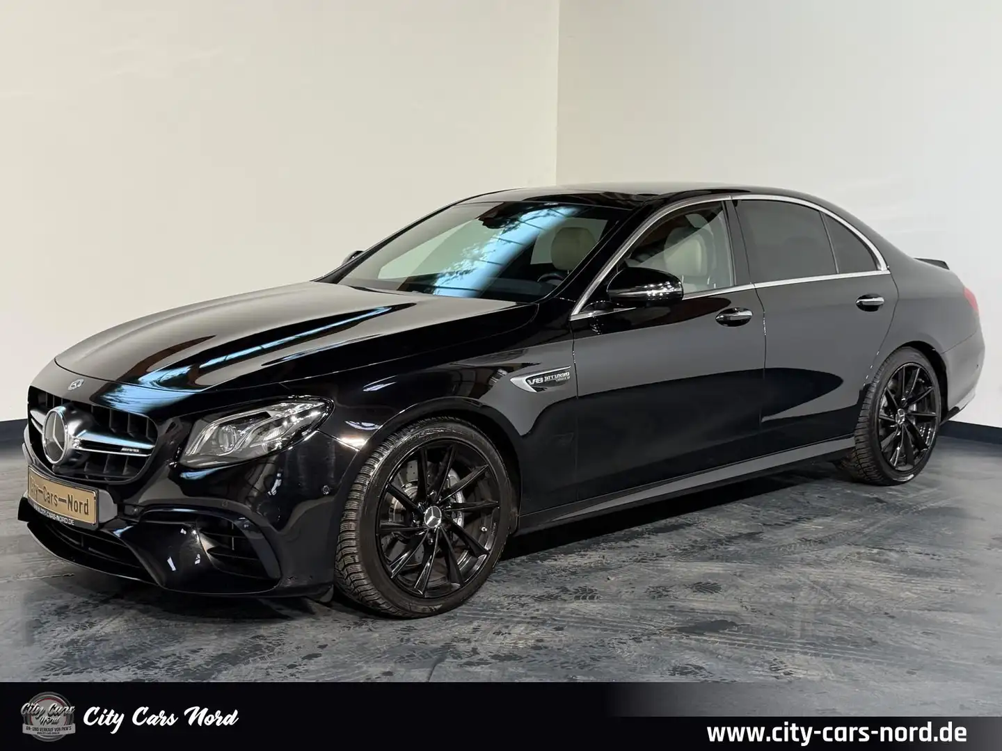Mercedes-Benz E 63 AMG 4Matic+ PANORAMA+SPORT.AGA+360°+HEAD.UP Schwarz - 1