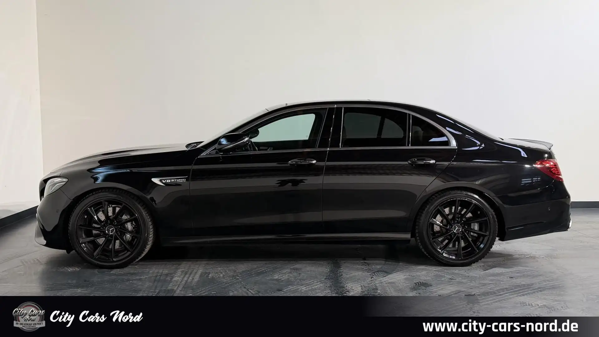 Mercedes-Benz E 63 AMG 4Matic+ PANORAMA+SPORT.AGA+360°+HEAD.UP Schwarz - 2