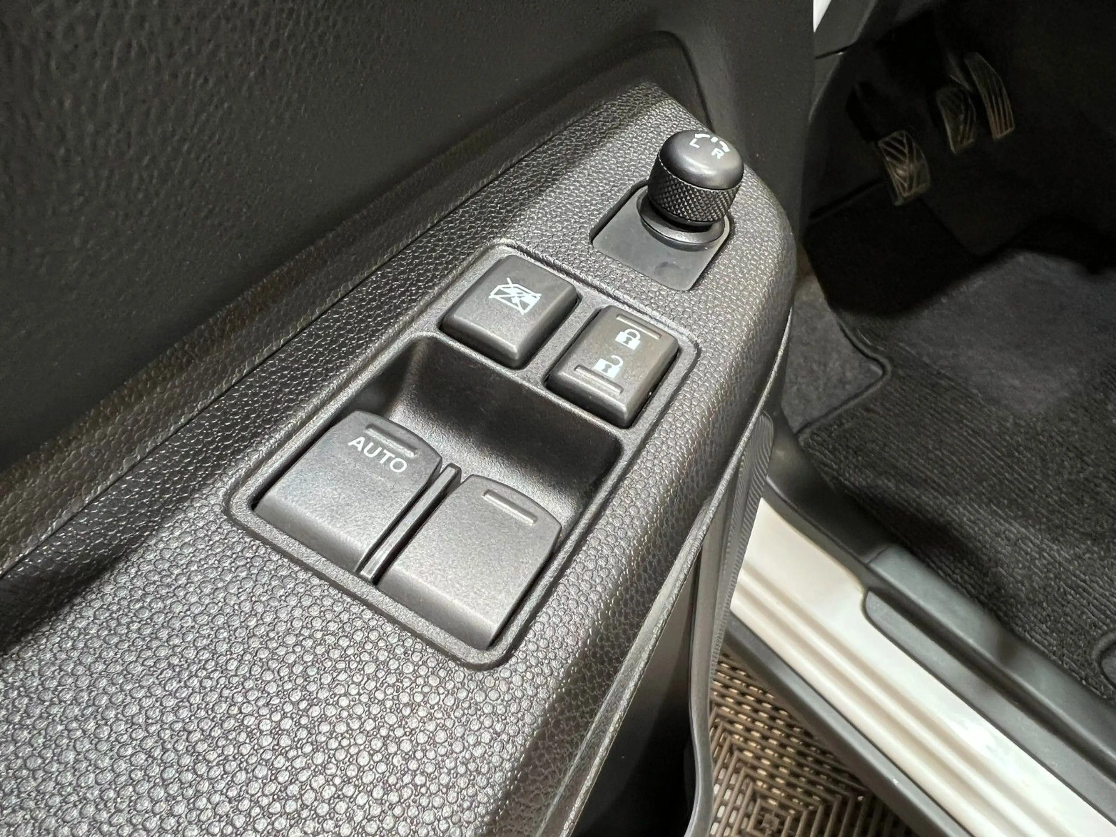 Suzuki Ignis 1.2 DUALJET HYBRID Comfort — photo 11