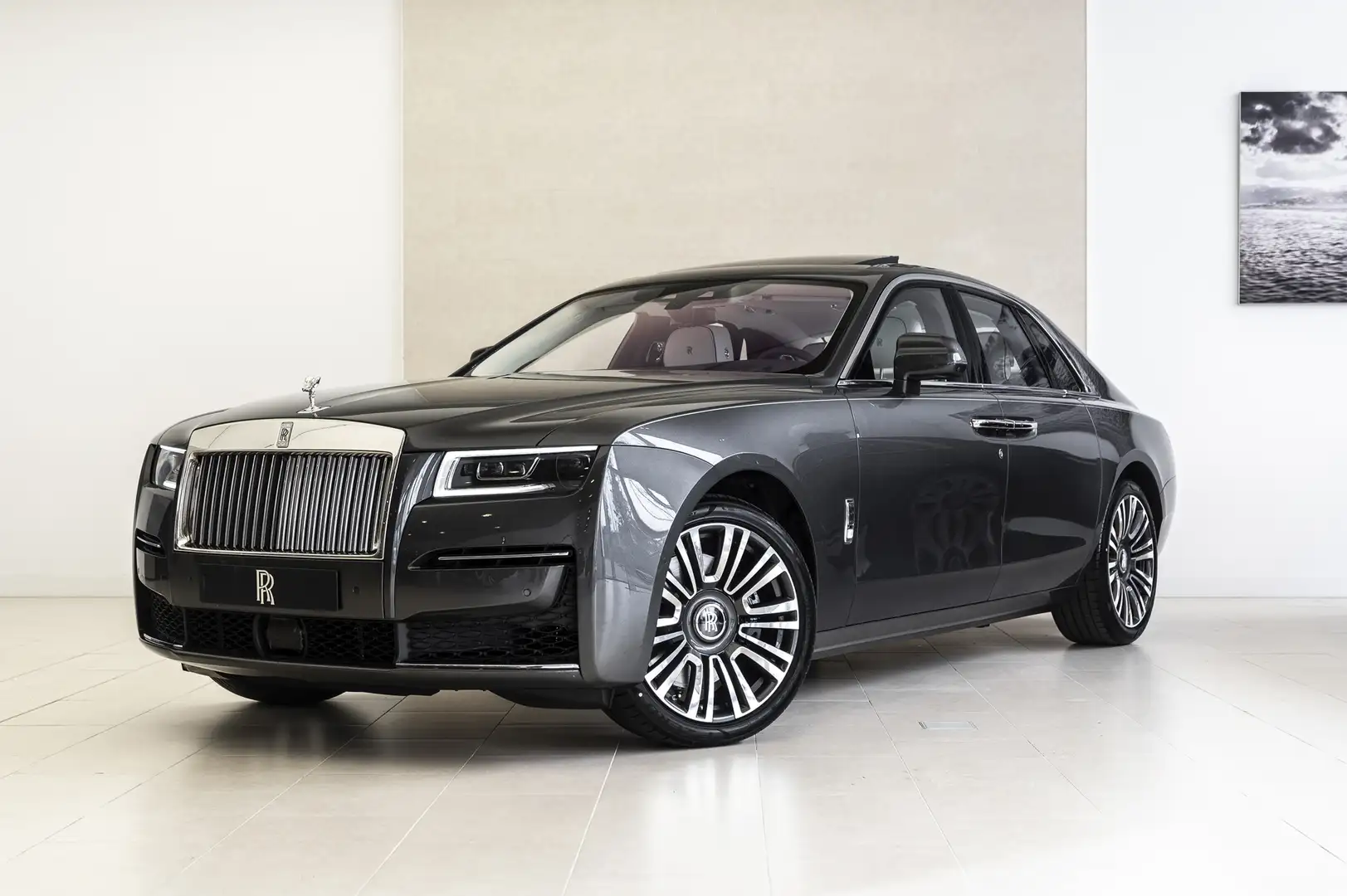 Rolls-Royce Ghost Сірий - 1