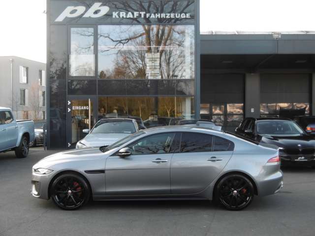Imagine Jaguar XE R-Dynamic Black Edition AWD AHK Leder el. Sitze