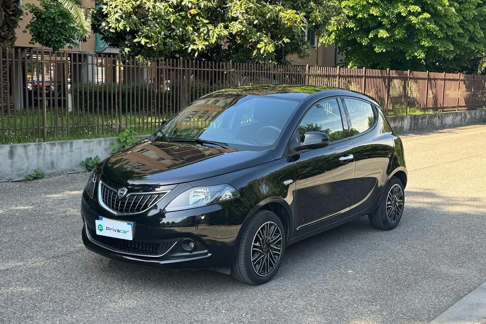 Lancia Ypsilon Ypsilon 1.0 FireFly 5 porte S&S Hybrid Ecochic Gol Noir - 1
