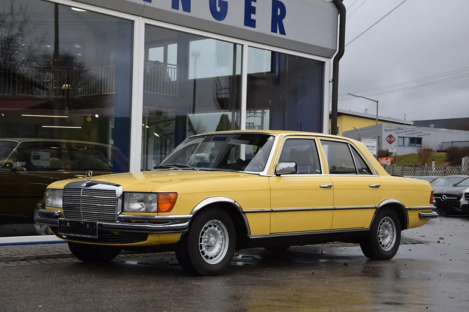 Mercedes-Benz 280 SE W116E28 Жовтий - 2