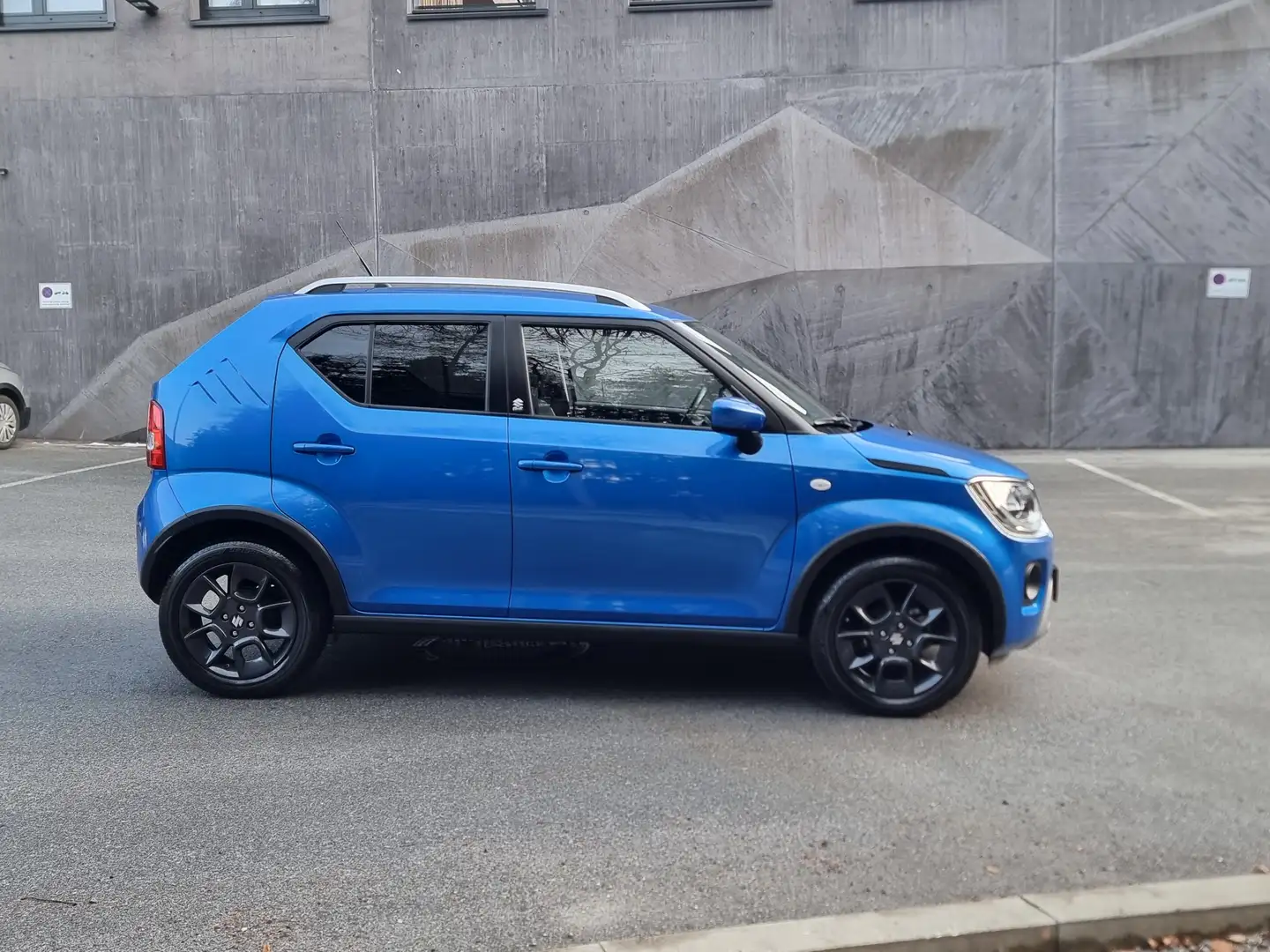 Suzuki Ignis 1,2 Dualjet Hybrid 4x4 **Nur2533 KM**Neuwertig Blau - 2