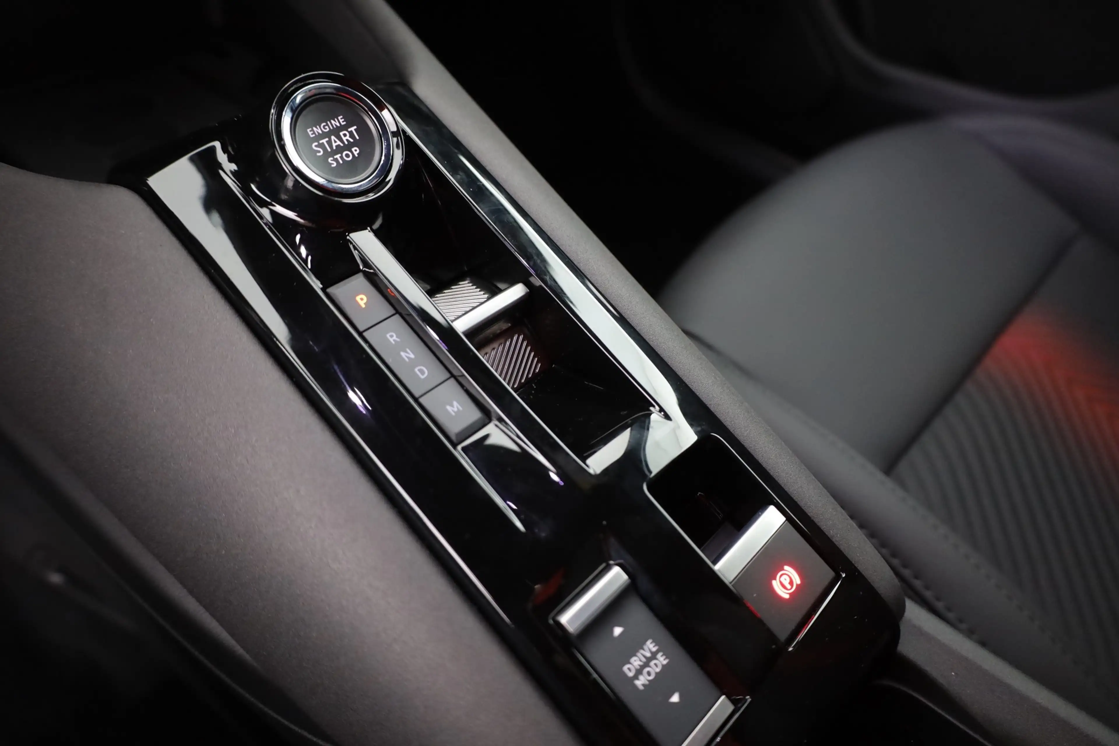 Alfa Romeo Junior Ibrida Speciale 1.2 VGT LED ACC Navi — photo 12