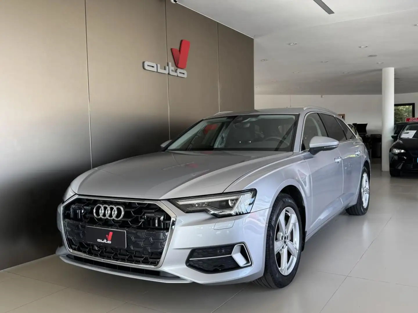 Audi A6 Avant 40 2.0 TDI STr. Business Adv.+gancio-virtual Argento - 2