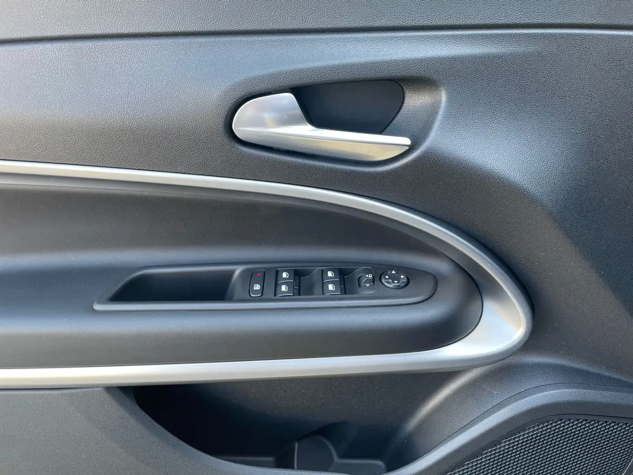 Jeep Avenger Avenger 1.2 turbo e-hybrid mhev Summit fwd 110cv edct6 13