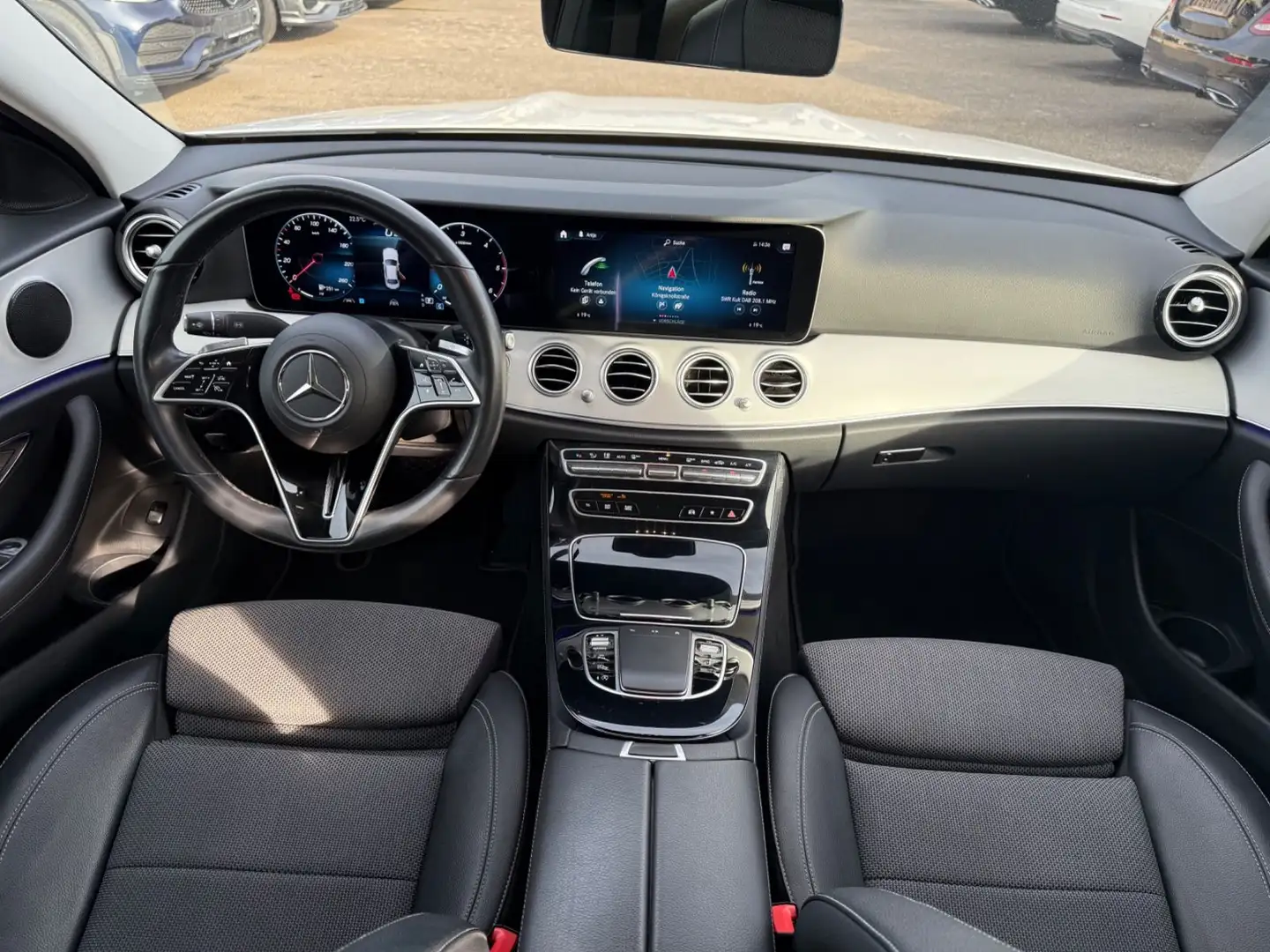 Mercedes-Benz E 220 d Avand.*Media-Display+KeyFree+Ambiente* Weiß - 2