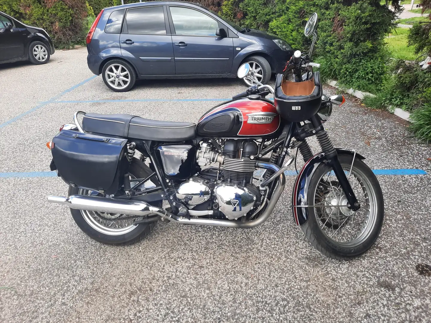 Triumph Bonneville T100 Fekete - 1