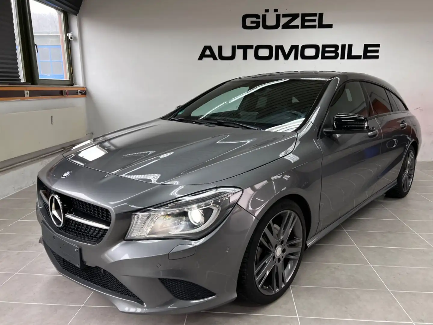 Mercedes-Benz CLA 180 URBAN SPORT/AUT/NAVI/PDC/XENON/NIGHT Grau - 2