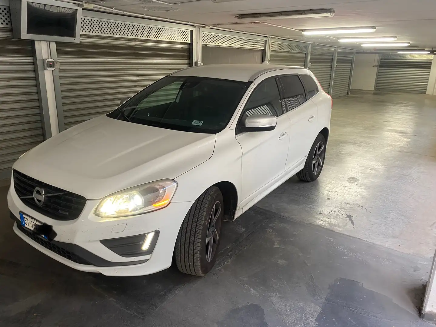 Volvo XC60 2.0d4 R-design Kinetic 163cv geartronic Bianco - 1