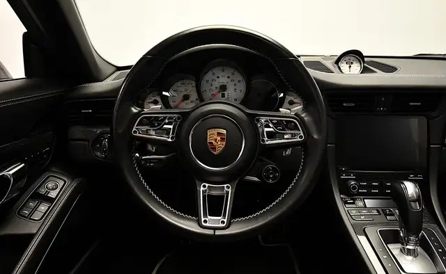 Porsche 991 view 12