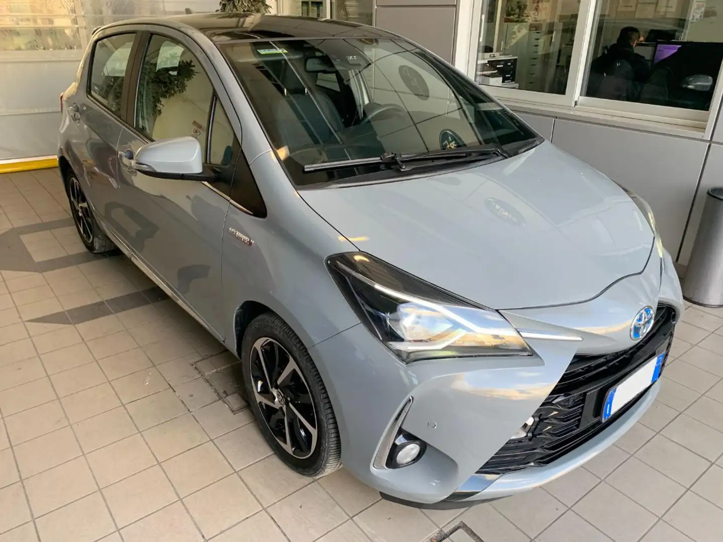 Toyota Yaris 1.5 Hybrid 5Pte Style "Unip/Full" Grigio - 2