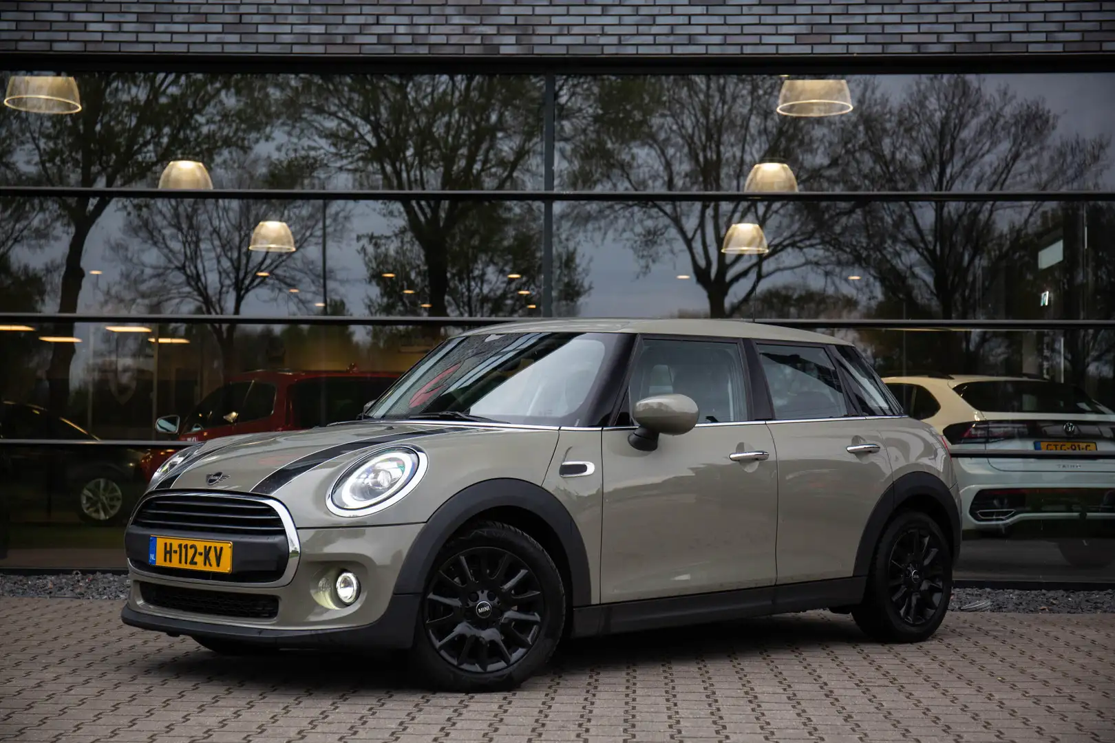 MINI One Mini 1.5 Business Edition , Carplay, Cruise contro Grijs - 2