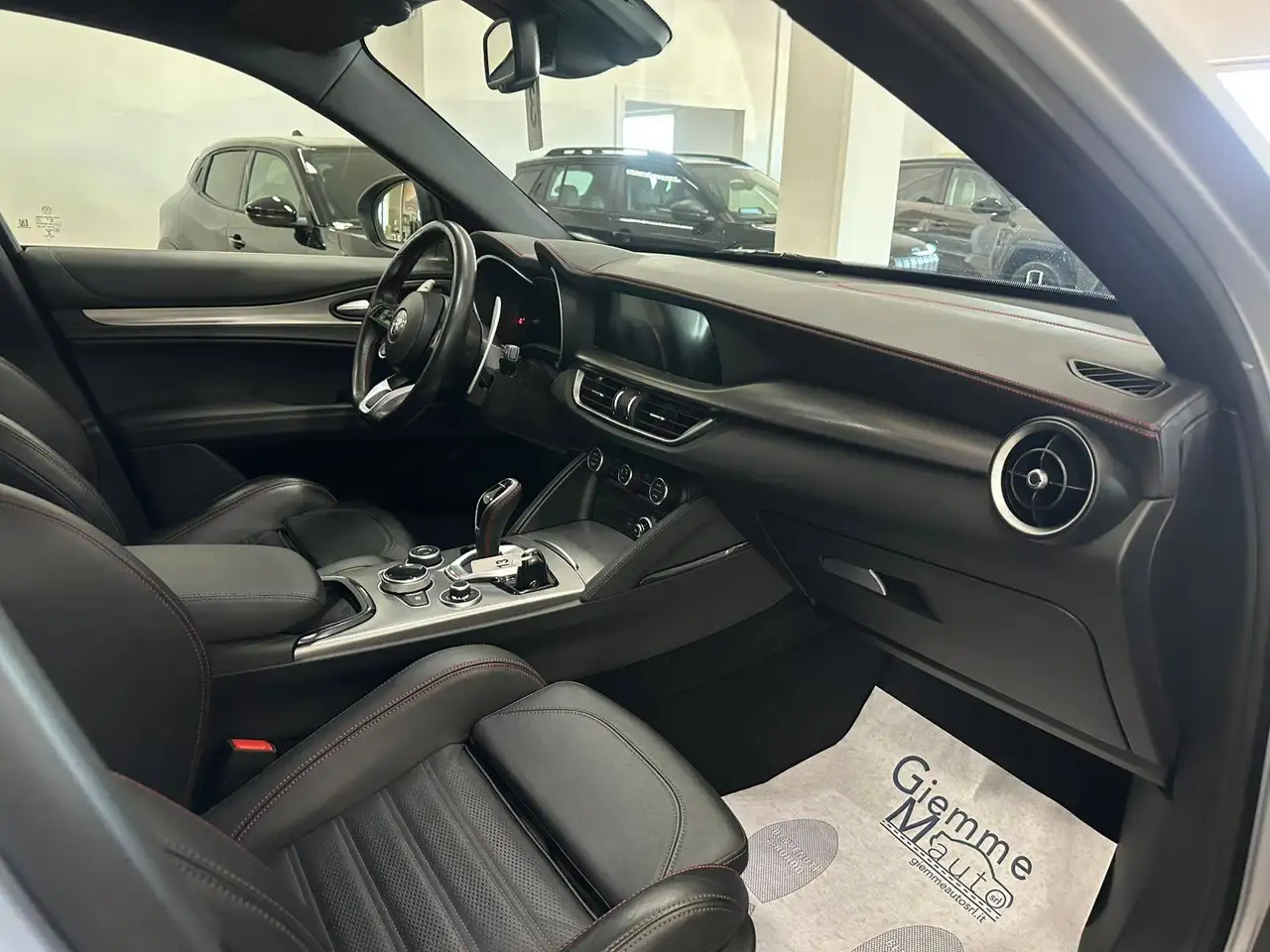 Alfa Romeo Stelvio 2023 — фото 12